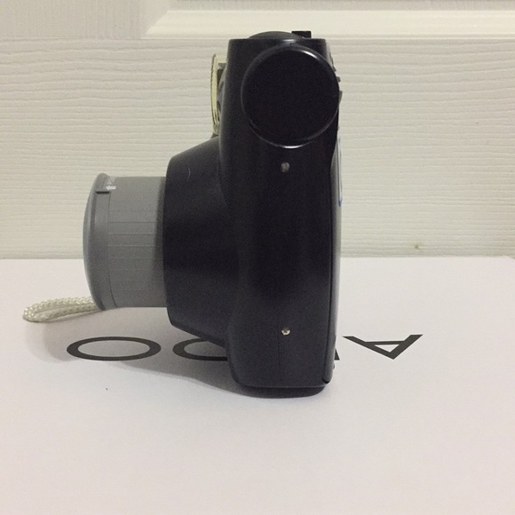 New Polaroid 300 Camera - Picture 2 of 4